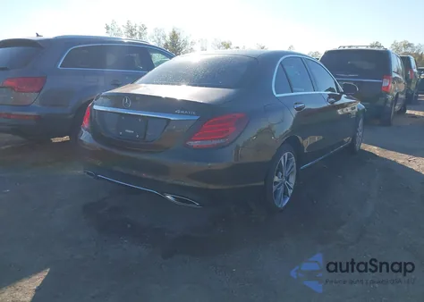 2015 Mercedes-Benz C 300 4Matic из США, поврежденный, VIN 55SWF4KB5FU081763